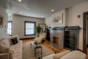 Colonial Hotel Apartments in Omaha, NE - Building Photo