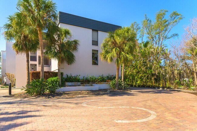 property at 5135 Gulf of Mexico Dr