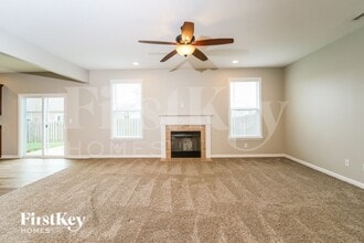 5767 Blue Sky Dr in Whitestown, IN - Foto de edificio - Building Photo