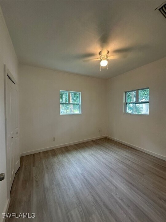 2371 Lafayette St in Ft. Myers, FL - Building Photo