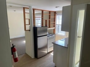 145 Main St, Unit 2 in Newmarket, NH - Building Photo - Building Photo