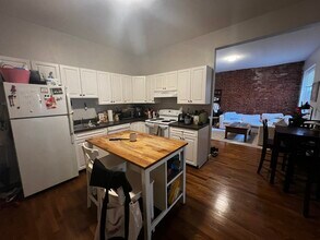 31 Stearns Rd, Unit 3 in Brookline, MA - Building Photo - Building Photo