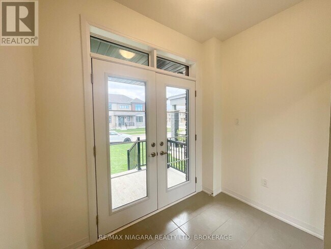 10 Selection Hts in Thorold, ON - Building Photo - Building Photo