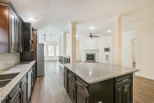 13731 Cypresswood Crossing Blvd in Houston, TX - Building Photo - Building Photo