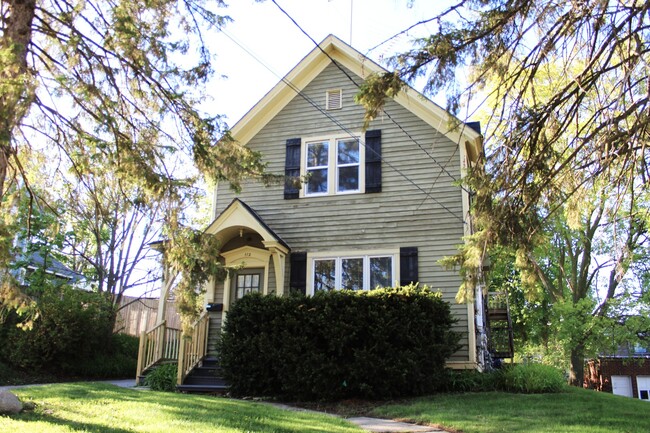 property at 512 W Chicago St