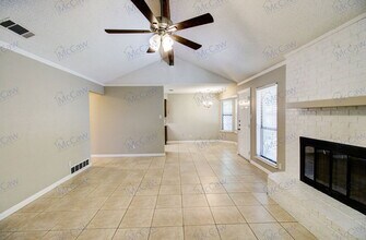 5917 Birchhill Rd in Watauga, TX - Foto de edificio - Building Photo