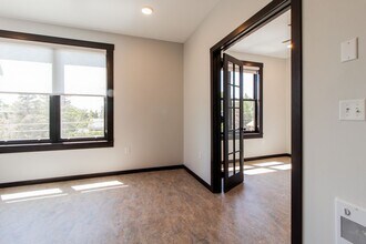 802 S Lake Ave in Duluth, MN - Building Photo - Building Photo