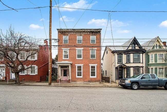 145 S Pitt St in Carlisle, PA - Building Photo - Building Photo