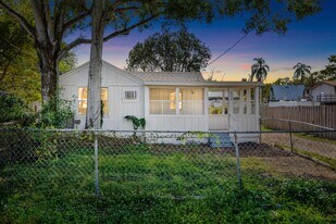 629 Woodlawn St in Clearwater, FL - Building Photo