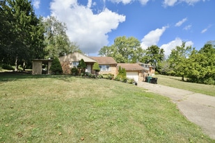 740 McMurray Rd in Bethel Park, PA - Building Photo