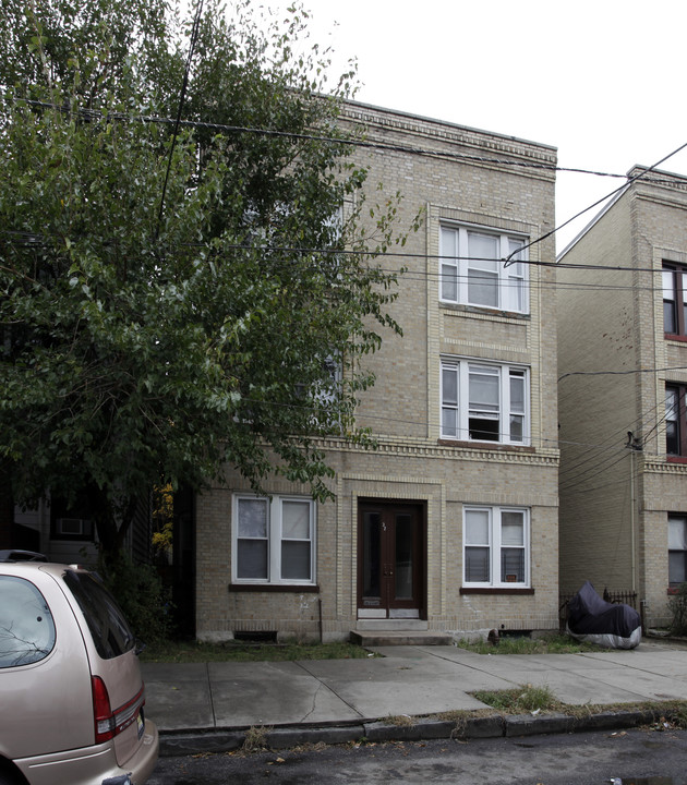 32 Corbin Ave in Jersey City, NJ - Building Photo