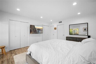 5435 Yarmouth Ave in Los Angeles, CA - Building Photo - Building Photo