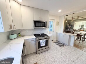 3463 W Queen Ln in Philadelphia, PA - Building Photo - Building Photo