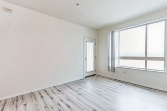 100 S Alameda St in Los Angeles, CA - Building Photo - Building Photo