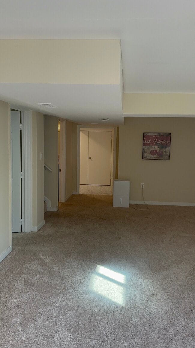 4807 Boiling Brook Pky in Rockville, MD - Foto de edificio - Building Photo