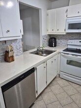 560 SE 2nd Ave in Deerfield Beach, FL - Building Photo - Building Photo