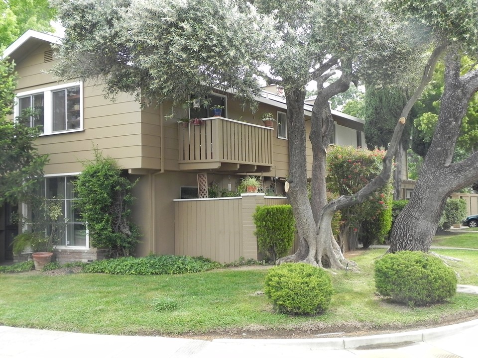 601 Alamo Dr in Vacaville, CA - Foto de edificio