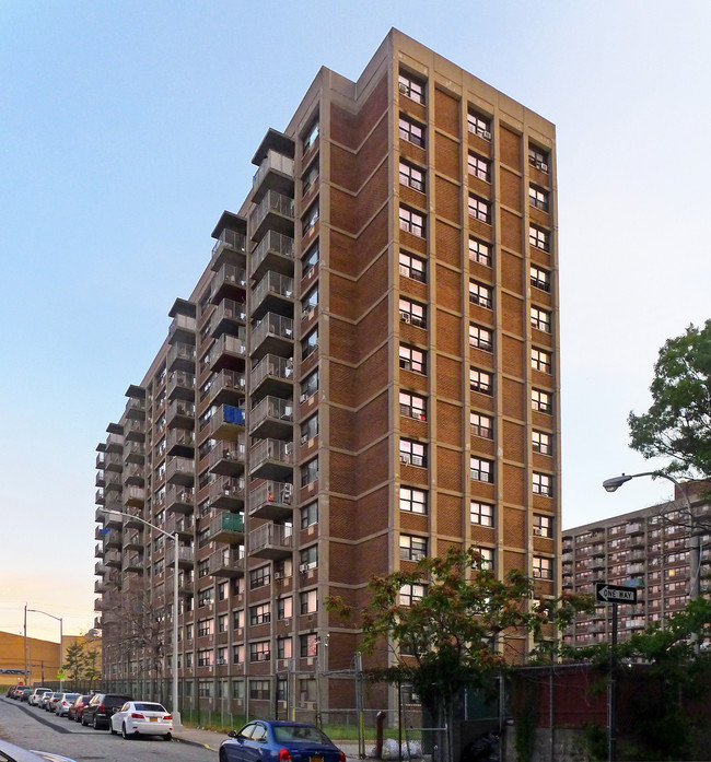 Bay Towers II in Far Rockaway, NY - Building Photo - Building Photo