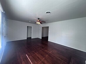 1610 W College Ave in Visalia, CA - Building Photo - Building Photo