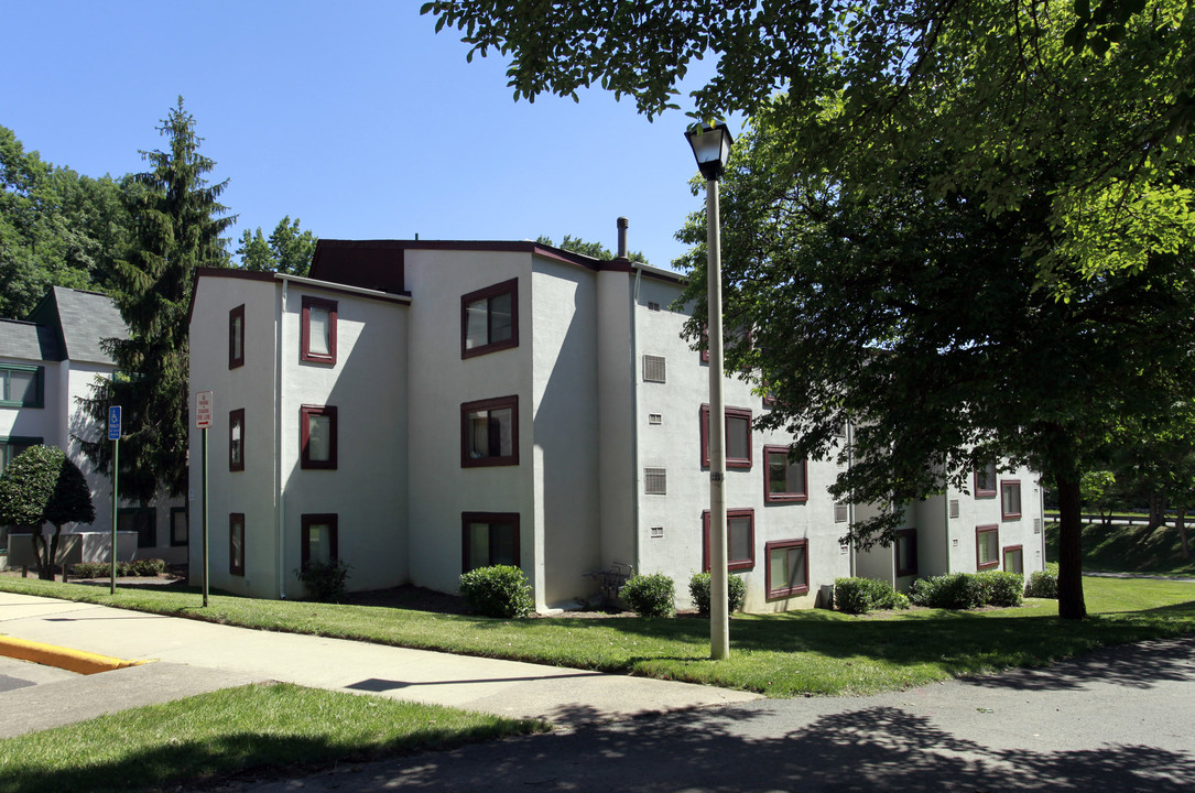 Stonegate Village in Reston, VA - Foto de edificio