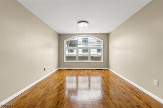 110 16th Ave in Paterson, NJ - Foto de edificio - Building Photo
