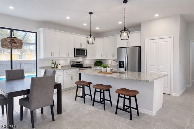 5014 SW 16th Pl in Cape Coral, FL - Building Photo - Building Photo