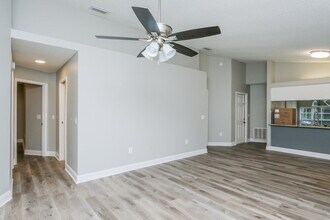 10917 Freemont Dr in New Port Richey, FL - Foto de edificio - Building Photo