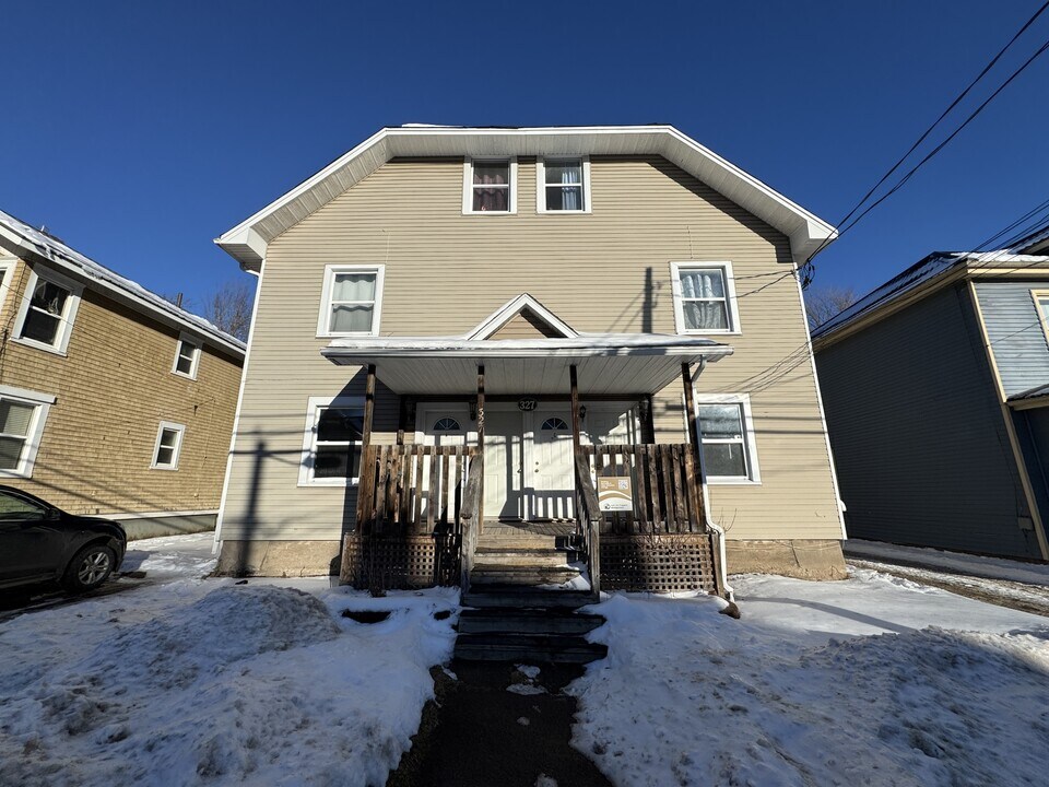 327 High St in Moncton, NB - Building Photo
