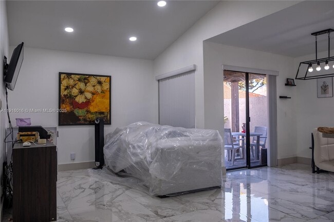 6294 NW 170th Terrace in Hialeah, FL - Building Photo - Building Photo