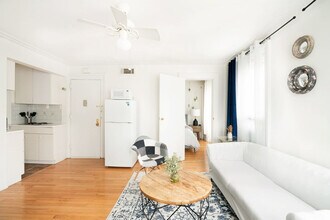 101 W 11th St in New York, NY - Building Photo - Building Photo