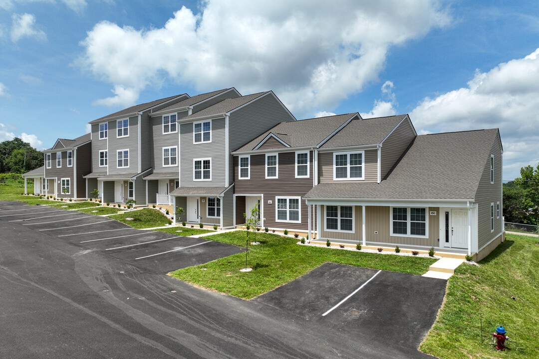 375-395 Skylar Dr in Christiansburg, VA - Foto de edificio