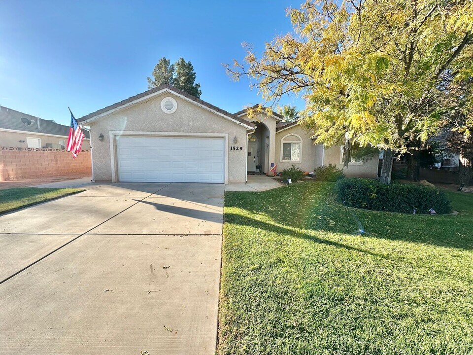 1529 W 1270 N in Saint George, UT - Building Photo