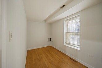 2325 W Rice St, Unit gard in Chicago, IL - Building Photo - Building Photo