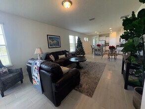 8503 Tavernier Aly in Oakland, FL - Foto de edificio - Building Photo