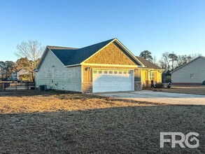 200 Willow Pond Dr in La Grange, NC - Building Photo - Building Photo