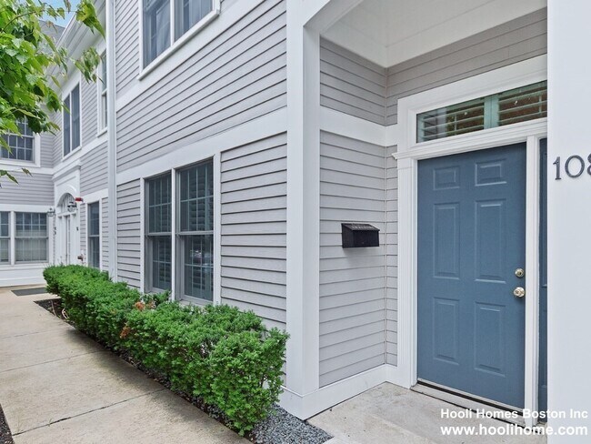 108 Harvard St, Unit 1 in Brookline, MA - Foto de edificio - Building Photo