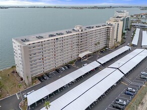 5980 Shore Blvd S in Gulfport, FL - Building Photo - Building Photo