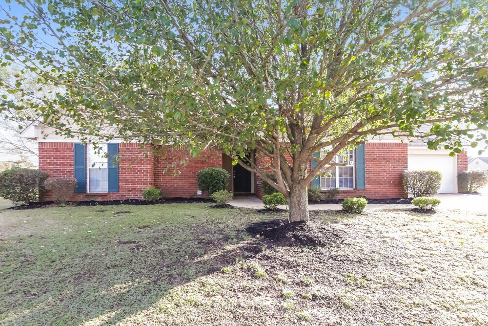 10953 Oak Leaf Dr in Olive Branch, MS - Building Photo