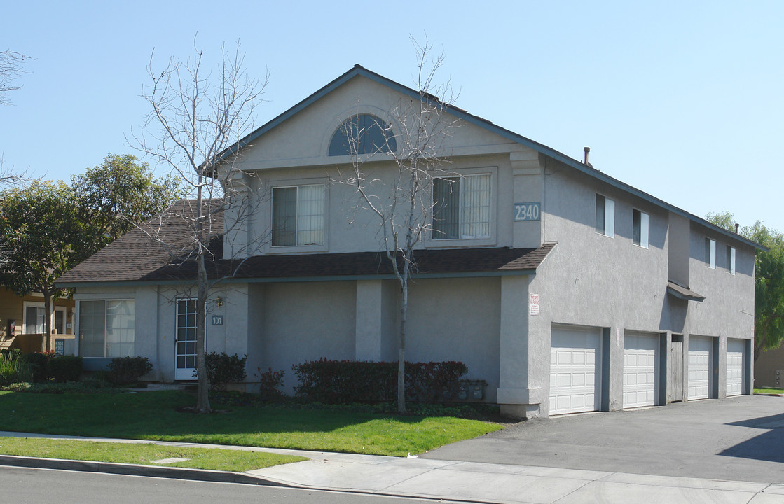 2340 Benidorm Cir in Corona, CA - Building Photo