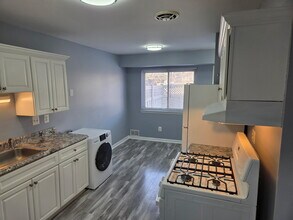 24943 Mayfair St in Flat Rock, MI - Building Photo - Building Photo