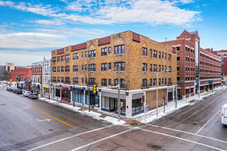 Gilman Building in Milwaukee, WI - Building Photo - Building Photo