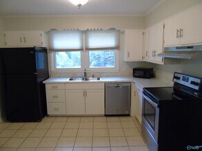 704 Graycroft Dr SW in Huntsville, AL - Building Photo - Building Photo