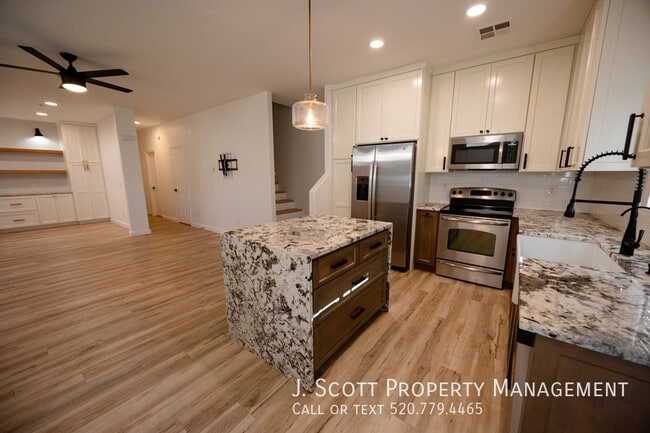 property at 2725 E Mine Creek Rd