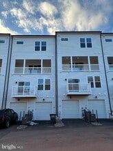 20827 Cloongee Ter in Sterling, VA - Building Photo - Building Photo