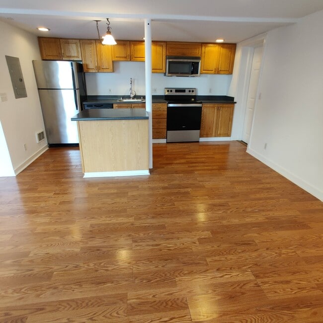 2014 W Bertona St