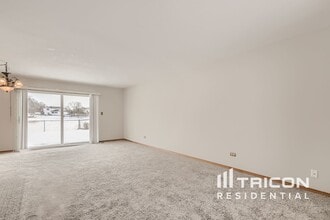6701 Foxtree Ave in Woodridge, IL - Building Photo - Building Photo