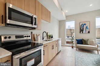 308 W Chelten Ave in Philadelphia, PA - Building Photo - Building Photo