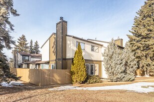 7053 32 Ave NW in Edmonton, AB - Building Photo