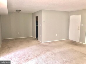 1809 Snow Meadow Ln-Unit -102 in Baltimore, MD - Building Photo - Building Photo