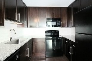 666 N Clark St in Chicago, IL - Building Photo